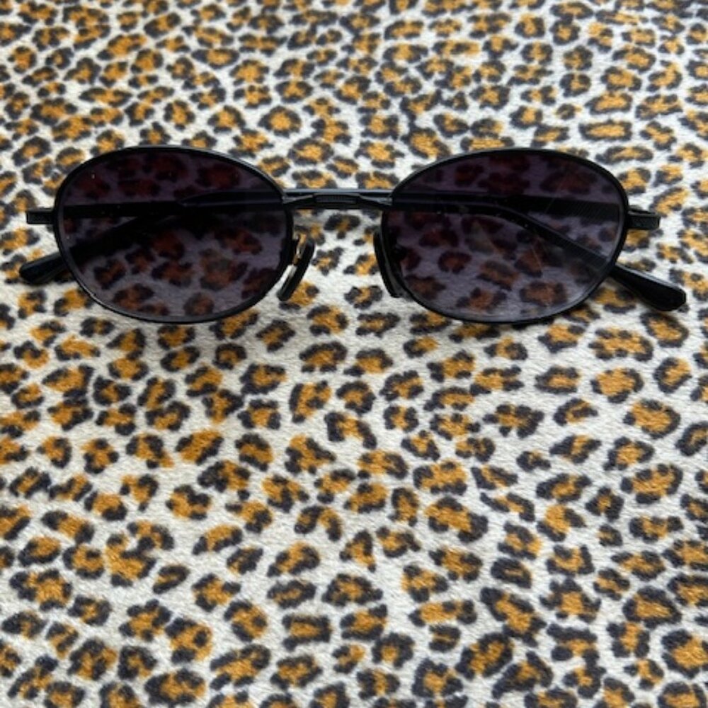Vintage Black Frame Oval Sunglasses
